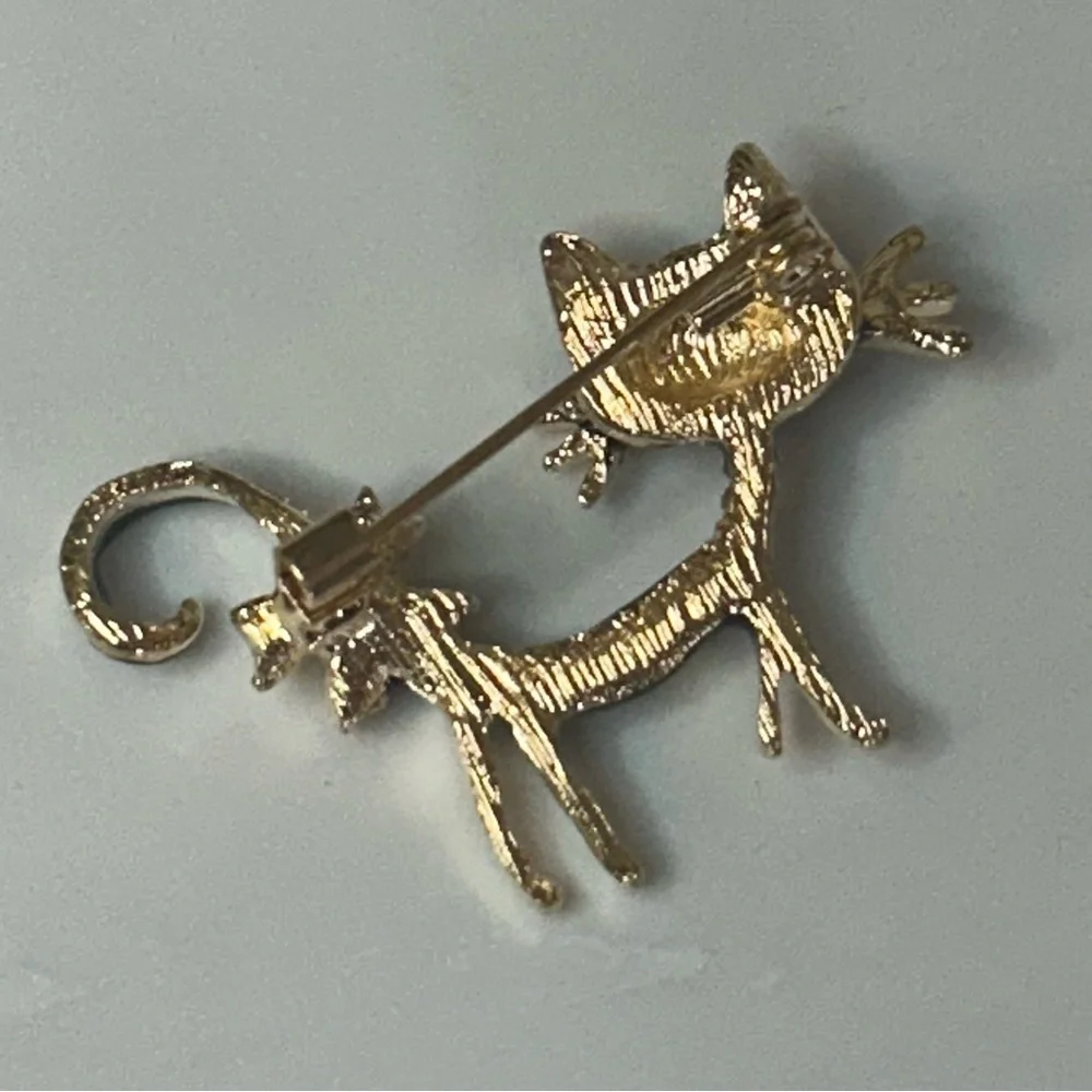 Vintage style enamel pin - excellent condition - black cat